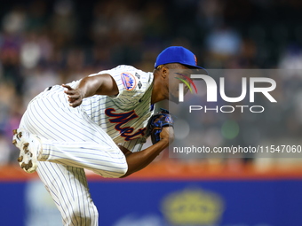 New York Mets relief pitcher Huascar Brazoban #43 throws during the sixth inning of the baseball game against the Boston Red Sox at Citi Fie...