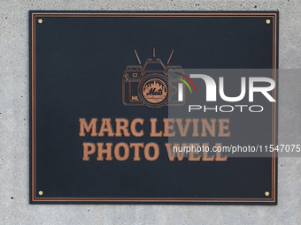 The New York Mets pay tribute to their long-time photographer Marc Levine by renaming the photo well in his honor before the baseball game a...