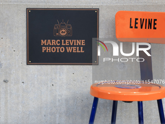 The New York Mets pay tribute to their long-time photographer Marc Levine by renaming the photo well in his honor before the baseball game a...