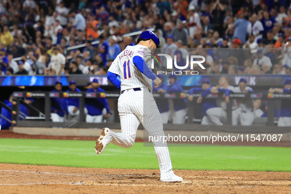 New York Mets' Jose Iglesias #11 scores on a bases-loaded walk during the ninth inning of the baseball game against the Boston Red Sox at Ci...