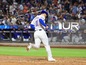 New York Mets' Jose Iglesias #11 scores on a bases-loaded walk during the ninth inning of the baseball game against the Boston Red Sox at Ci...