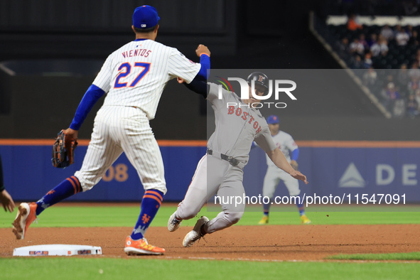 Rob Refsnyder #30 of the Boston Red Sox advances to third base during the eighth inning of the baseball game against the New York Mets at Ci...