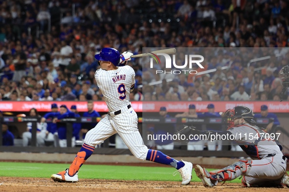 Brandon Nimmo #9 of the New York Mets singles during the fifth inning of the baseball game against the Boston Red Sox at Citi Field in Coron...