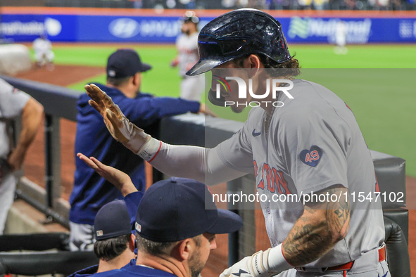 Boston Red Sox Jarren Duran #16 scores on a sacrifice fly during the third inning of the baseball game against the New York Mets at Citi Fie...