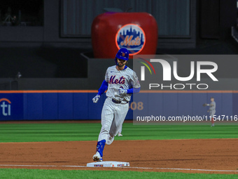 Jesse Winker #3 of the New York Mets rounds the bases after hitting a grand slam home run during the first inning of the baseball game again...