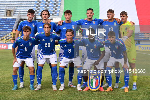 Italy U21 players pose for a team photo during the UEFA U21 Euro 2025 Qualifier match between Italy and San Marino at the Domenico Francioni...