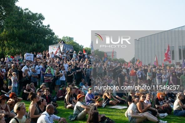 Thousands of people take part in a demonstration against an AF politician event for community dialogue at Essen Philharmonic Hall in Essen,...