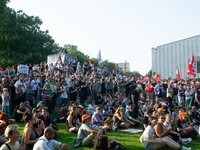 Thousands of people take part in a demonstration against an AF politician event for community dialogue at Essen Philharmonic Hall in Essen,...