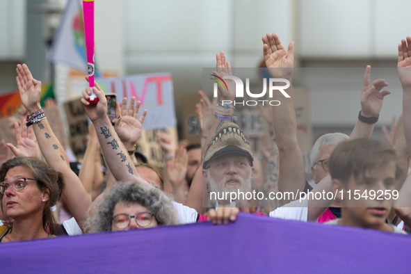 Thousands of people take part in a demonstration against an AF politician event for community dialogue at Essen Philharmonic Hall in Essen,...