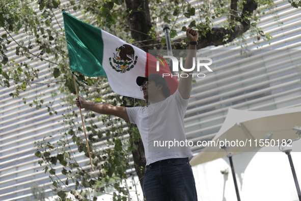 Judiciary workers block the streets near the Senate of Mexico, blocking access to legislators, while demonstrating to protest against the Ju...