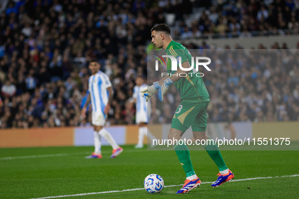 Emiliano Martinez of Argentina is in action during the FIFA World Cup 2026 Qualifier match between Argentina and Chile at Estadio Mas Monume...