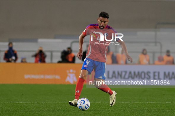 Mauricio Isla of Chile is in action during the FIFA World Cup 2026 Qualifier match between Argentina and Chile at Estadio Mas Monumental Ant...