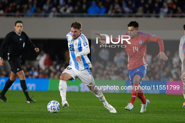 Alexis Mac Allister of Argentina and Claudio Baeza of Chile are in action during the FIFA World Cup 2026 Qualifier match between Argentina a...