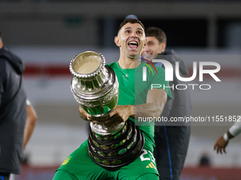 Emiliano Martinez of Argentina celebrates with the Copa America 2024 trophy after the FIFA World Cup 2026 Qualifier match between Argentina...