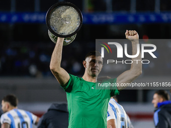 Emiliano Martinez of Argentina celebrates with the Copa America 2024 trophy after the FIFA World Cup 2026 Qualifier match between Argentina...