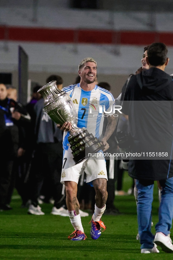 Rodrigo de Paul of Argentina celebrates with the Copa America 2024 trophy after the FIFA World Cup 2026 Qualifier match between Argentina an...