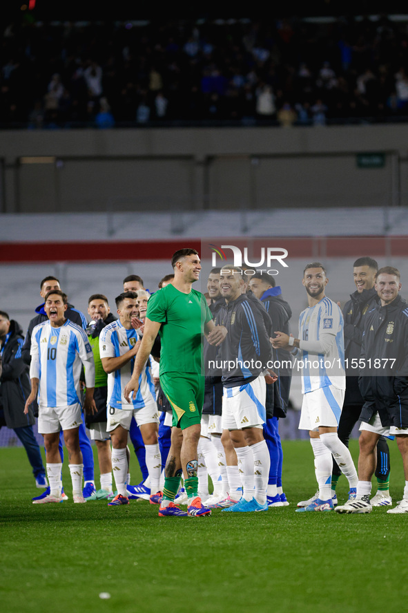 Argentina players gesture after the FIFA World Cup 2026 Qualifier match between Argentina and Chile at Estadio Mas Monumental Antonio Vespuc...