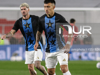 Lisandro Martinez of Argentina warms up before the FIFA World Cup 2026 Qualifier match between Argentina and Chile at Estadio Mas Monumental...