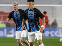 Lisandro Martinez of Argentina warms up before the FIFA World Cup 2026 Qualifier match between Argentina and Chile at Estadio Mas Monumental...