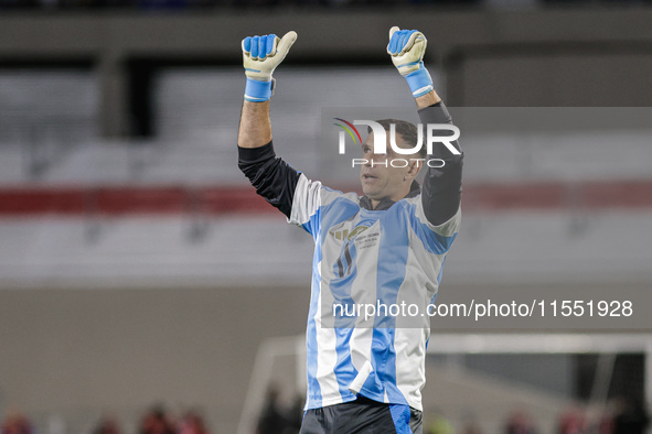 Emiliano Martinez of Argentina warms up before the FIFA World Cup 2026 Qualifier match between Argentina and Chile at Estadio Mas Monumental...