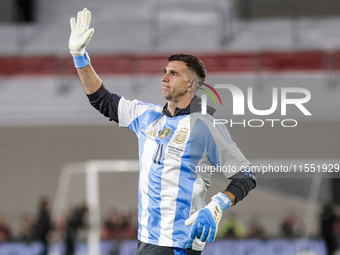 Emiliano Martinez of Argentina warms up before the FIFA World Cup 2026 Qualifier match between Argentina and Chile at Estadio Mas Monumental...