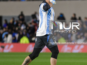 Emiliano Martinez of Argentina warms up before the FIFA World Cup 2026 Qualifier match between Argentina and Chile at Estadio Mas Monumental...