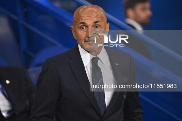 Luciano Spalletti coaches Italy during the UEFA National League Matchday 1 match between France and Italy at the Parc des Princes Stadium in...