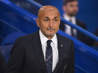 Luciano Spalletti coaches Italy during the UEFA National League Matchday 1 match between France and Italy at the Parc des Princes Stadium in...