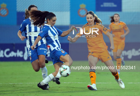 Melanie Leupolz and Julia Guerra play during the match between RCD Espanyol Women and Real Madrid CF Women, corresponding to week 1 of the L...