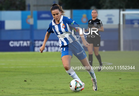 Julia Guerra plays during the match between RCD Espanyol Women and Real Madrid CF Women, corresponding to week 1 of the Liga F, at the Dani...