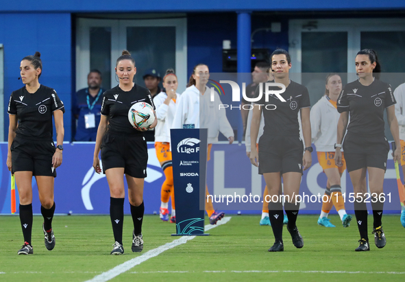 The referee, Beatriz Cuesta, and her assistants during the match between RCD Espanyol Women and Real Madrid CF Women, corresponding to week...