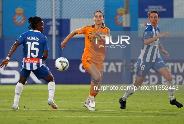 Amanda Mbadi, Mar Torras, and Melanie Leupolz play during the match between RCD Espanyol Women and Real Madrid CF Women, corresponding to we...