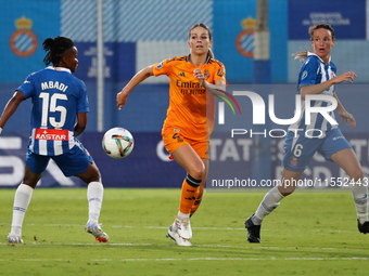 Amanda Mbadi, Mar Torras, and Melanie Leupolz play during the match between RCD Espanyol Women and Real Madrid CF Women, corresponding to we...