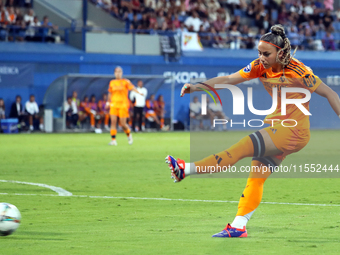 Athenea del Castillo plays during the match between RCD Espanyol Women and Real Madrid CF Women, corresponding to week 1 of the Liga F, at t...