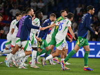 Italy players greet the fans during the UEFA National League Matchday 1 match between France and Italy at the Parc des Princes Stadium in Pa...