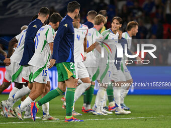 Italy players greet the fans during the UEFA National League Matchday 1 match between France and Italy at the Parc des Princes Stadium in Pa...