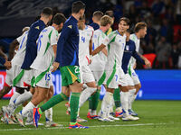 Italy players greet the fans during the UEFA National League Matchday 1 match between France and Italy at the Parc des Princes Stadium in Pa...