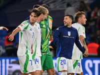 Italy players greet the fans during the UEFA National League Matchday 1 match between France and Italy at the Parc des Princes Stadium in Pa...