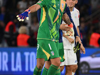 Italy players greet the fans during the UEFA National League Matchday 1 match between France and Italy at the Parc des Princes Stadium in Pa...