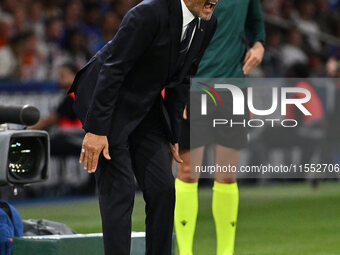 Luciano Spalletti coaches Italy during the UEFA National League Matchday 1 match between France and Italy at the Parc des Princes Stadium in...