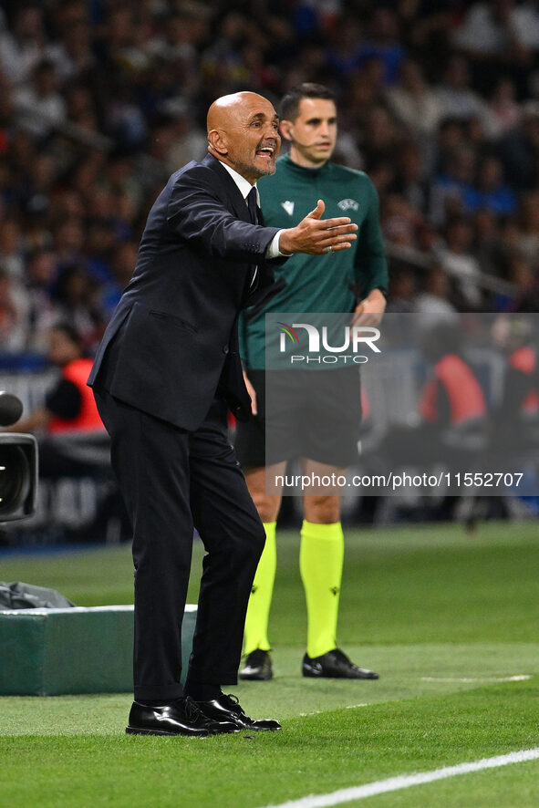 Luciano Spalletti coaches Italy during the UEFA National League Matchday 1 match between France and Italy at the Parc des Princes Stadium in...