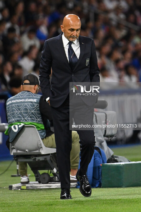 Luciano Spalletti coaches Italy during the UEFA National League Matchday 1 match between France and Italy at the Parc des Princes Stadium in...