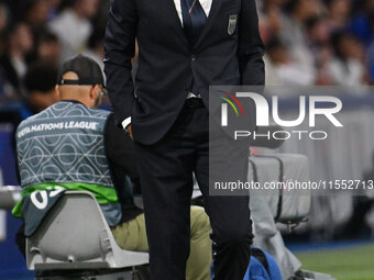 Luciano Spalletti coaches Italy during the UEFA National League Matchday 1 match between France and Italy at the Parc des Princes Stadium in...