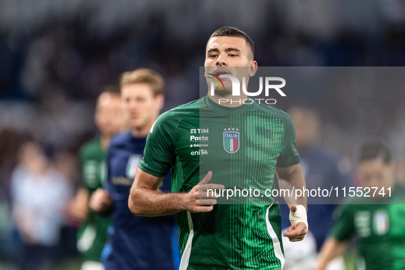 Alessandro Buongiorno of Italy warms up before the UEFA Nations League 2024/25 League A Group A2 match between France and Italy at Parc des...