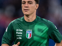 Giacomo Raspadori of Italy warms up before the UEFA Nations League 2024/25 League A Group A2 match between France and Italy at Parc des Prin...