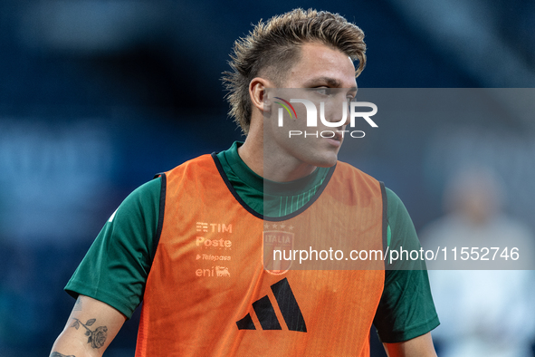 Mateo Retegui of Italy warms up before the UEFA Nations League 2024/25 League A Group A2 match between France and Italy at Parc des Princes...