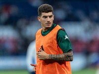 Giovanni di Lorenzo of Italy warms up before the UEFA Nations League 2024/25 League A Group A2 match between France and Italy at Parc des Pr...