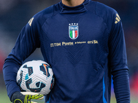 Guglielmo Vicario of Italy warms up before the UEFA Nations League 2024/25 League A Group A2 match between France and Italy at Parc des Prin...