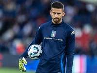 Guglielmo Vicario of Italy warms up before the UEFA Nations League 2024/25 League A Group A2 match between France and Italy at Parc des Prin...