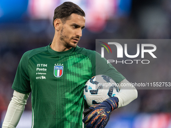 Alex Meret of Italy warms up before the UEFA Nations League 2024/25 League A Group A2 match between France and Italy at Parc des Princes sta...